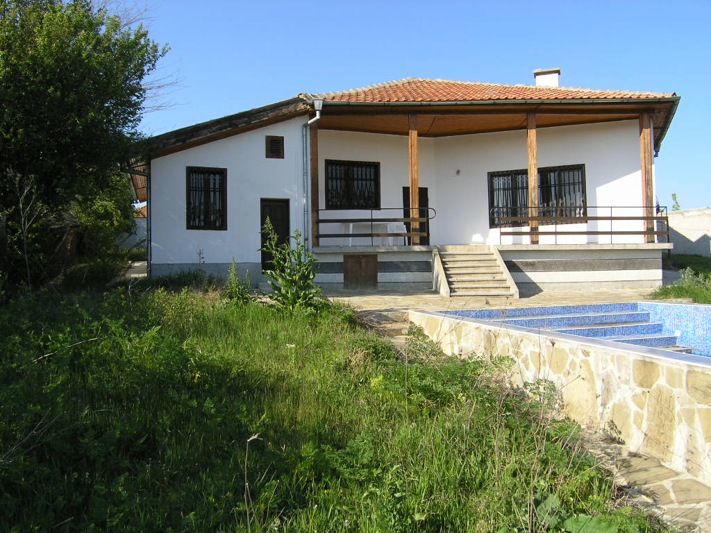 A brand new building, fully furnished, 8 km to the town of Byala