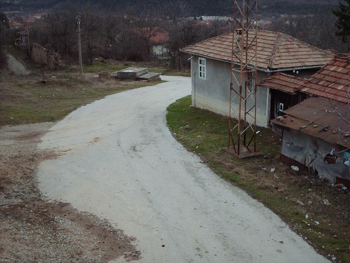 Южен парцел в регулация на главен път