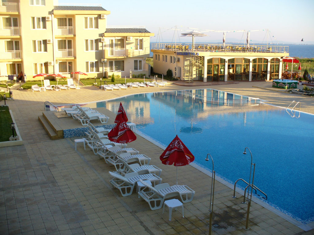 Bulgaria, Ravda, Aparthotel Rutland Bay. For rent Apartment. Price 500 Euro for two weeks. For the full year 2500 Euro.