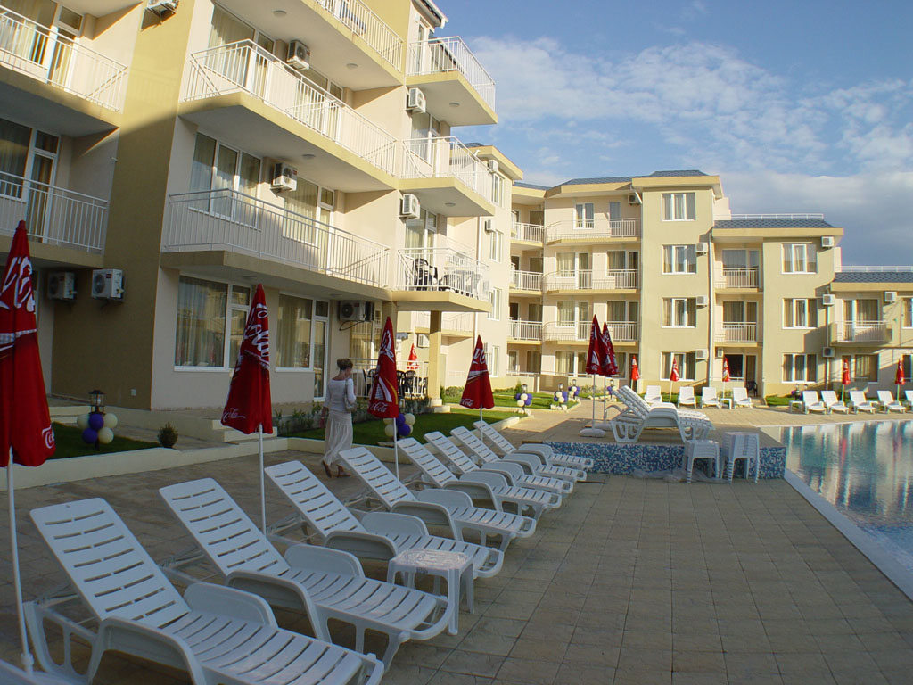 Bulgaria, Ravda, Aparthotel Rutland Bay. For rent Maisonette. Price 500 Euro for two weeks. For the full year 2500 Euro.