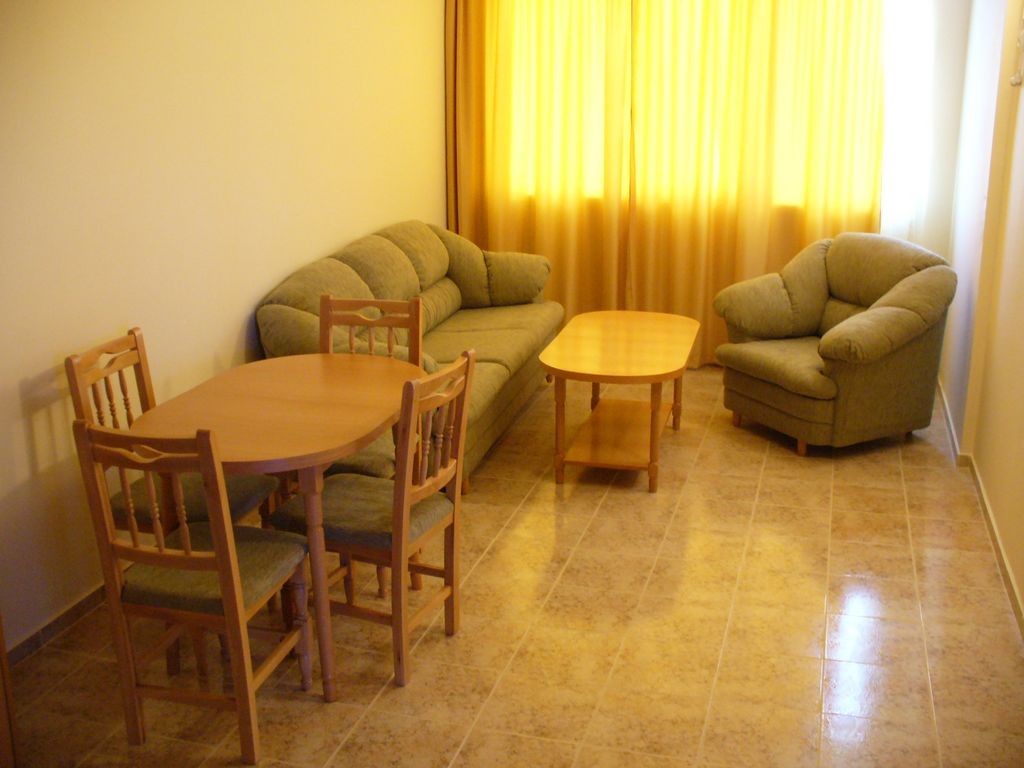 Bulgaria, Ravda, Aparthotel Rutland Bay. For rent Maisonette. Price 500 Euro for two weeks. For the full year 2500 Euro.