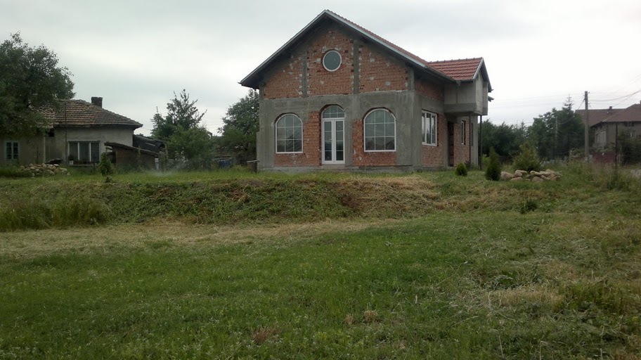 Продавам къща Перник кв. Църква 160кв.м., парцел 1250 кв.м., 15 мин от София