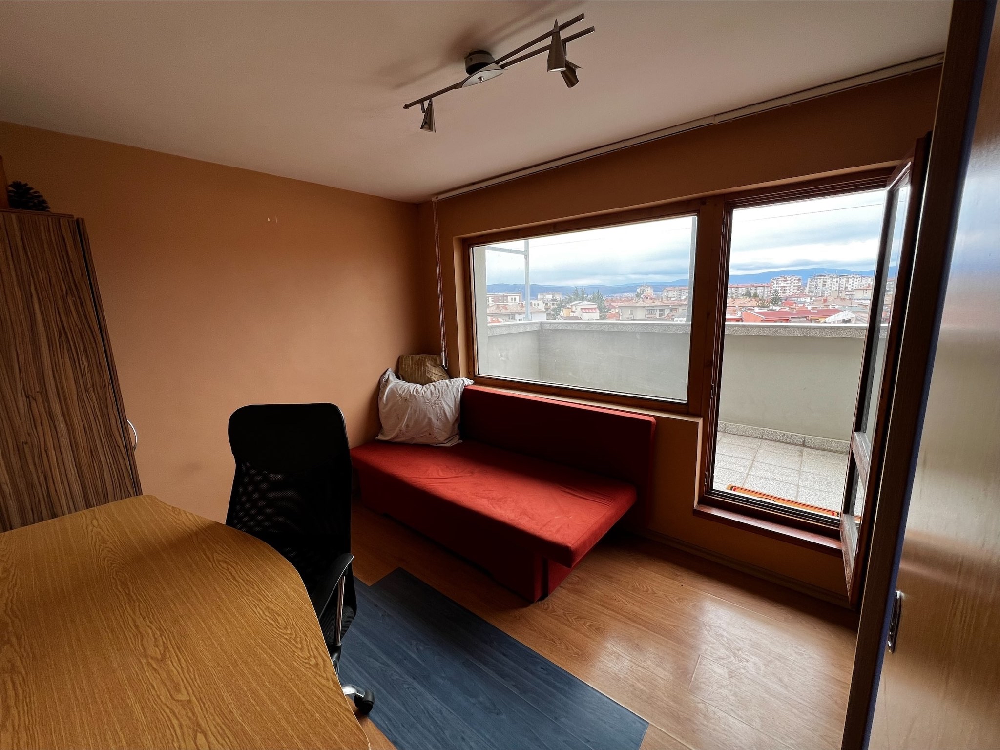 Продава Pent house apartment in the center of Bulgaria, town of Kazanlak 3 Bedrooms 130 sq. m. в Kazanlak, квартал Kazanlak, област Stara Zagora